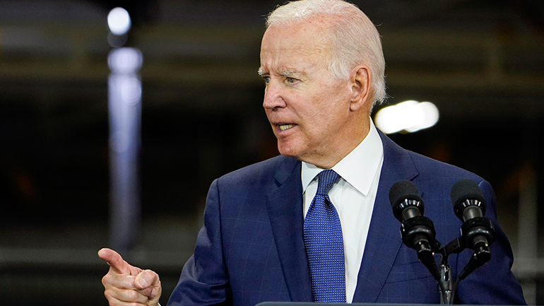 Ο Μπάιντεν καταδικάζει τις ρωσικές πυραυλικές επιθέσεις στην Ουκρανία